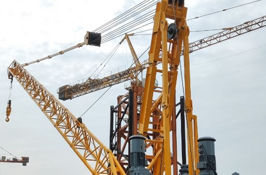 Derrick Crane Rental Services for High Rise Construction in India