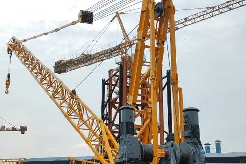 Industrial Derrick Crane for Rooftop Lifting Projects